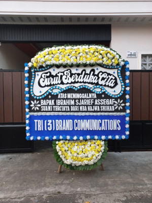 Papan Bunga Duka di Samparwadi